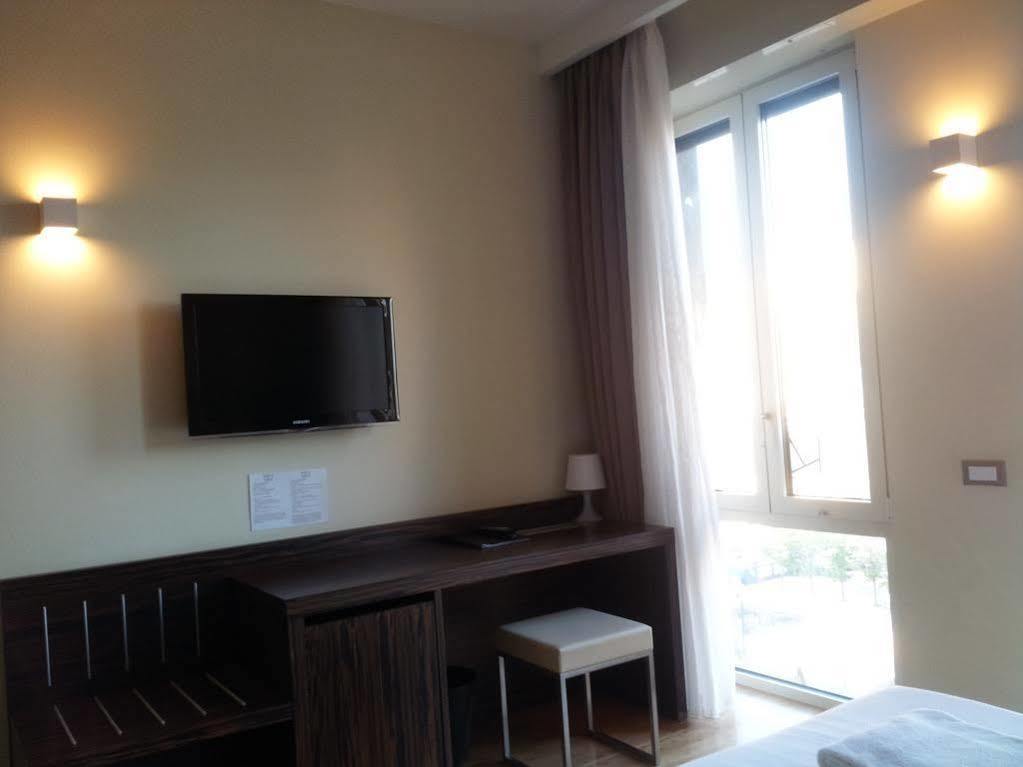 Ih Hotels Milano Centrale Guest House Buitenkant foto